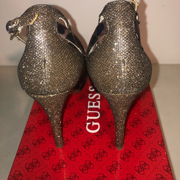 Guess cheetah pumps size 9 - Picture 3 of 4